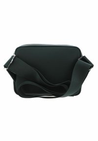 Borsa a tracolla verde scuro realizzata in materiale liscio. Forma rettangolare con una larga tracolla e accessori in argento sulla fibbia regolabile.