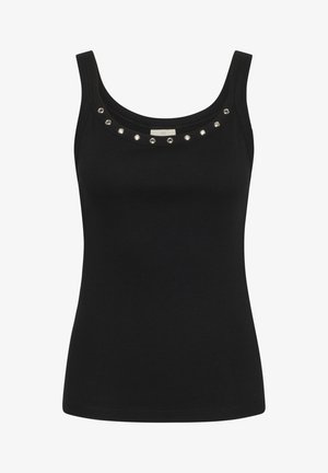 Schwarzes, geripptes Tanktop mit schmalen Trägern, das über einen runden Ausschnitt verfügt, der mit dekorativen silbernen Nieten und einem Markenlabel auf der Vorderseite verziert ist.