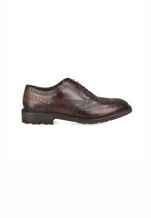 Dunkelbrauner Herrenschuh aus Leder mit Wingtip-Brogue-Details und schwarzer Sohle, von der Außenseite betrachtet.