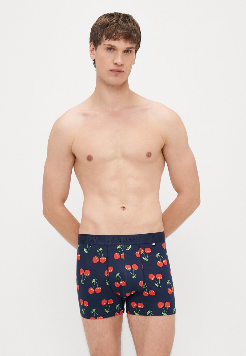 Tumši zili vīriešu bokseri ar ķiršu rakstu, elastīga josta ar uzrakstu "HAPPY", garums līdz vidusstilbiem un gluda auduma faktūra.