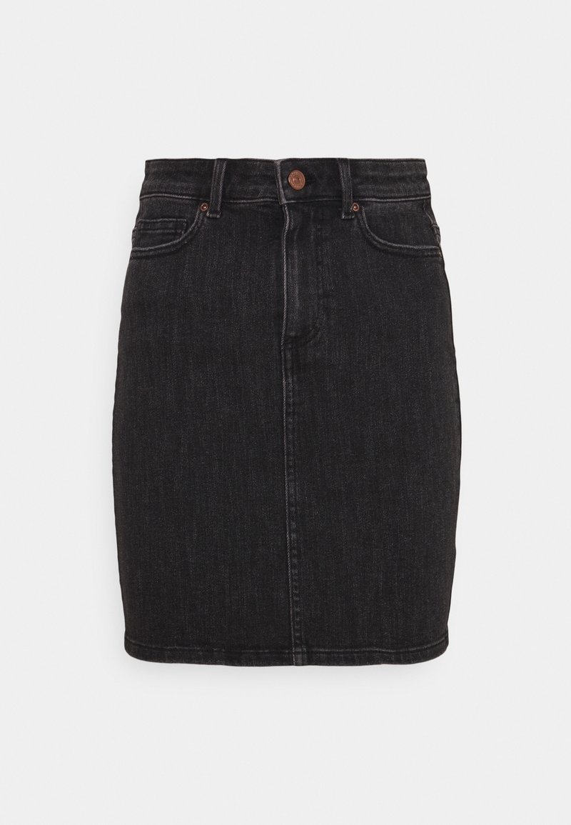 Jupe en jean noire avec poches avant, passants de ceinture, fermeture par boutons et couture visible au centre.
