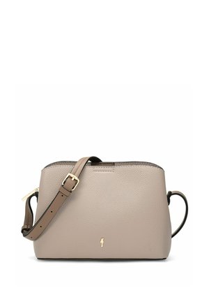 Beżowa, teksturowana skórzana torba na ramię z regulowanym paskiem i złotą klamrą, małe złote logo, prostokątny kształt oraz górne zamknięcie na zamek błyskawiczny.