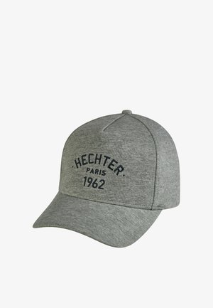 Graue Baseballmütze mit gebogenem Schirm, aus Stoff gefertigt. Auf der Vorderseite steht "HECHTER PARIS 1962" in dunkelblauem Text.