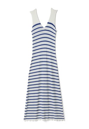 Vestito bianco in maglia senza maniche con scollo a V profondo e righe orizzontali blu, svasato in basso.