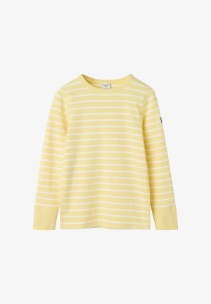 Chemise jaune à manches longues avec des rayures horizontales blanches, col rond et poignets côtelés.