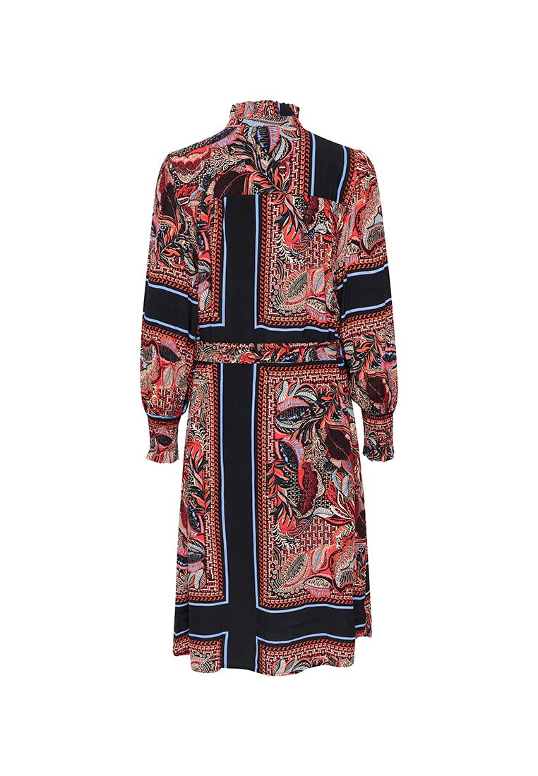 Sukienka z długim rękawem z czarnym tłem z czerwonymi i niebieskimi kwiatowymi wzorami, z wysokim dekoltem i podkreśloną talią. Lekki materiał.