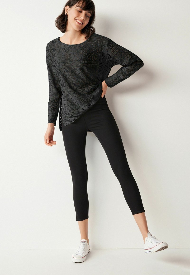 Next - CROPPED - Teksaretuusid - black, Suurenda