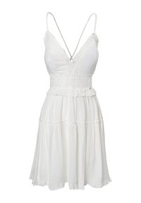 Vestido de verano blanco con tirantes finos, escote en V, cuerpo texturizado, cintura con volantes y falda acampanada con capas en los dobladillos.