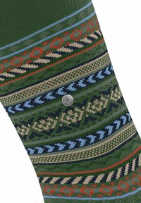 Calze verdi fino al ginocchio con intricate strisce intessute in blu navy, beige, rosso e blu, rifinite con un'etichetta logo in argento.