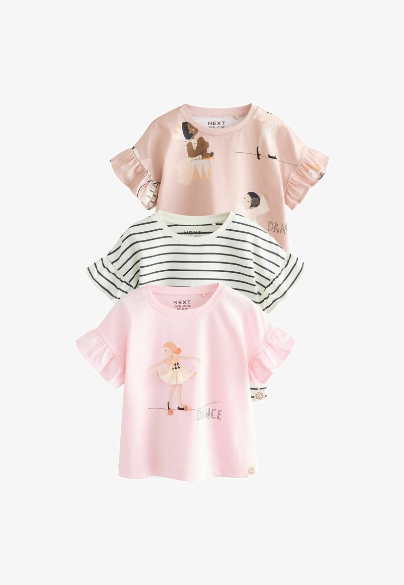 Trois hauts à manches courtes pour filles avec manches à volants, un rose avec un imprimé ballerine, un blanc avec des rayures noires, un rose pâle avec des illustrations de danse.