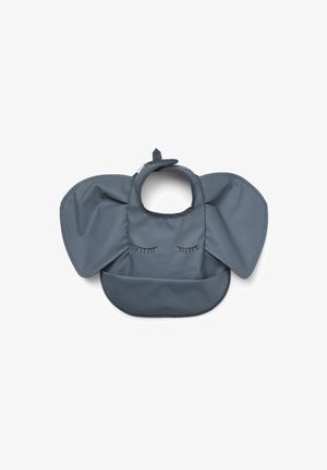 Harmaa norsuteemainen ruokaliina, jossa on suuret roikkuvat korvat, pyöreä kaula-aukko ja suljetut silmät - valmistettu sileästä, vesitiivistä materiaalista.