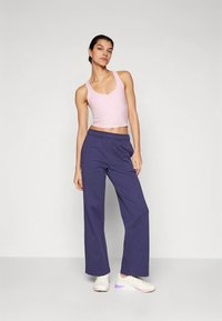 Fabletics COZY ANYWHERE BUILT IN BRA TANK - Top - sugar pink heather