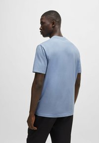 BOSS TEE - Jednoduché tričko - open blue thirtyeight