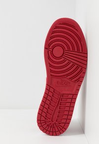 Jordan AIR JORDAN 1 LOW - Sapatilhas - gym red/white