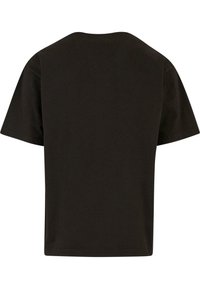 Svart bomulls t-skjorte med korte ermer, rund hals og en avslappet passform. Glatt tekstur og enkelt design, uten synlig merkevare eller mønstre.