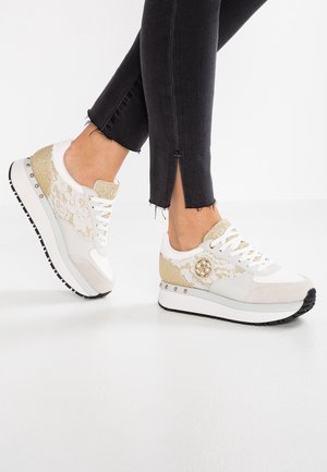 Sneakers - white