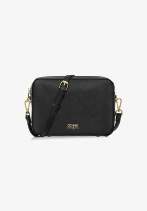 Czarna syntetyczna torba na ramię z teksturowanym wykończeniem, złotymi akcentami, regulowanym paskiem i detalem logo z przodu.