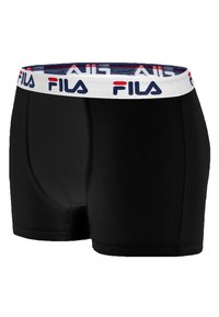 Boxers noirs en tissu doux avec une ceinture élastique blanche ornée du logo FILA en bleu marine et rouge. Texture lisse, forme ajustée.