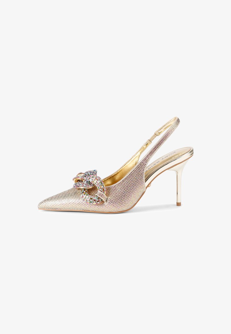 Scarpa slingback con punta affusolata in tessuto metallico rosa, decorata con una fibbia di gioielli. Presenta un sottile tacco dorato e una superficie texturizzata.