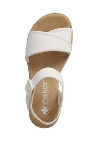 Sandalo bianco con tomaia sintetica incrociata, cinturino regolabile e suola imbottita. Design leggero, con suola color beige e logo.