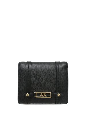 Portafoglio in pelle nera testurizzata con due cinturini verticali e una targhetta con logo A|X in metallo dorato, centrata sulla patta frontale.
