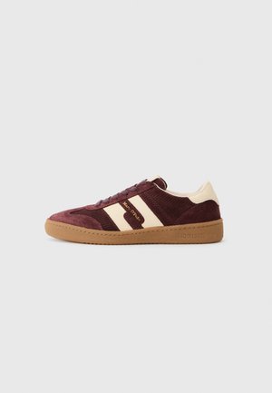 MODEL COURT - Sportbačiai - dark aubergine/red raw