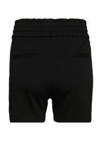 Černé kraťasy s elastickým pasem, které mají dvě zadní kapsy a hladkou texturu látky. Jednoduchý design, bez viditelných vzorů nebo akcentů.