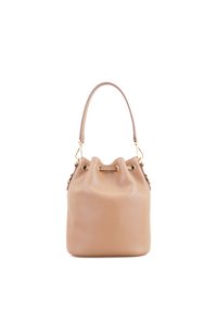 Sac seau en cuir texturé couleur beige avec un système de fermeture à cordon. Poignée courte en brun et accents en métal doré. Forme arrondie.