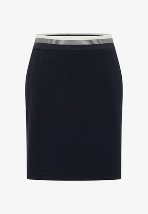 Jupe noire longueur genou avec taille élastique présentant un motif à rayures blanches et noires.