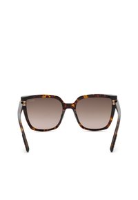 Lunettes de soleil carrées écaille avec verres dégradés marron et détails dorés sur les charnières, vues de face.