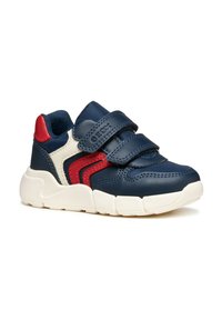 Sneaker in pelle blu e rossa con chiusura a strappo, dotate di una suola crema e dettagli testurizzati lungo i lati.
