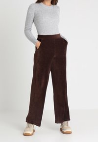 Gina Tricot Sweter