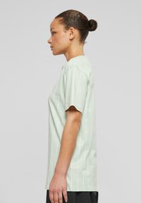 Karl Kani SMALL SIGNATURE OS  - Marškinėliai su spaudiniu - lightmint offwhite
