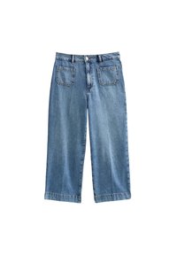 Vaqueros anchos de mezclilla azul claro con cintura alta, que cuentan con dos bolsillos traseros y un dobladillo limpio. La tela tiene una textura suave y un acabado desgastado.