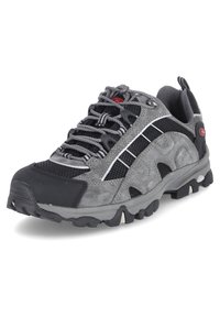 Graue und schwarze Sportschuhe aus Wildleder und Mesh-Materialien, mit verstärkter Zehenkappe, strukturiertem Außensohle und reflektierenden Akzenten an den Seiten.