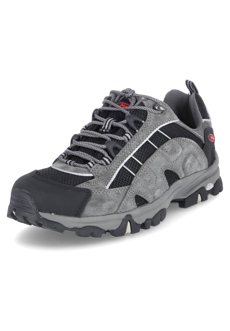 Graue und schwarze Sportschuhe aus Wildleder und Mesh-Materialien, mit verstärkter Zehenkappe, strukturiertem Außensohle und reflektierenden Akzenten an den Seiten.