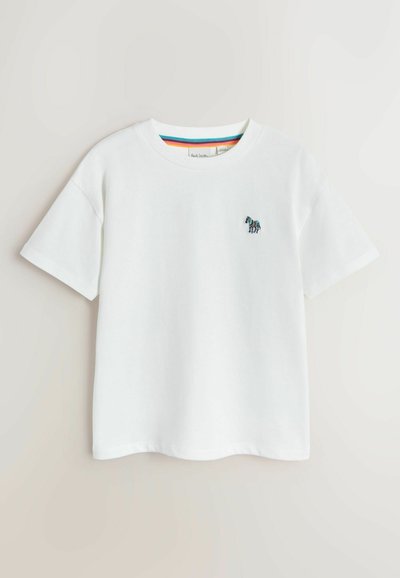 Hvid T-shirt med korte ærmer, rund hals og lille broderet flerfarvet zebra på venstre bryst.