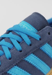 adidas Originals HANDBALL SPEZIAL - Sportcipő - night indigo/bright blue