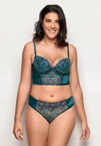 Reggiseno in pizzo teal con coppe imbottite e ricami floreali, abbinato a culotte alte con dettagli in pizzo e raso.