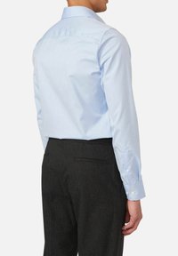 Oscar Jacobson SLIM FIT - Zakelijk overhemd - light blue