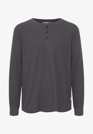 Dlouhý rukáv henley triko v tmavě šedé barvě, žebrovaná tkanina, funkční kulatý výstřih, dvouknoflíková légou a úzké manžety. Malý detail loga na lemu.