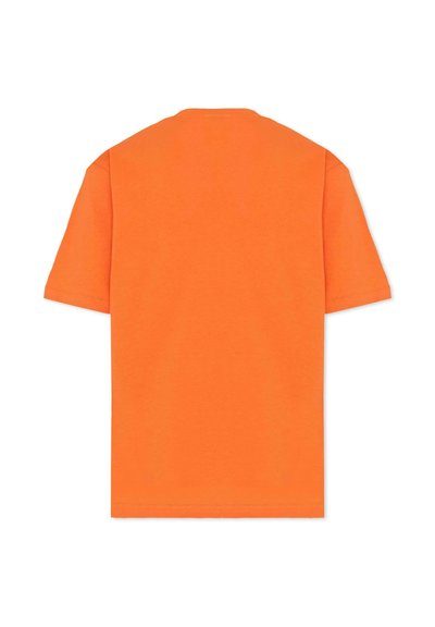Heldere oranje T-shirt met korte mouwen plat weergegeven, waarbij de achterkant zonder zichtbare logo's of ontwerpen te zien is.