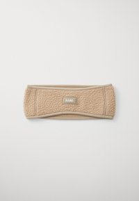 Beige fleece haarband met een rechthoekig "RAINS" label in het midden op een effen witte achtergrond.