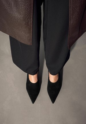 Next, FOREVER COMFORT® CLOSED TOE SLINGBACK HEELS - Pumps - black