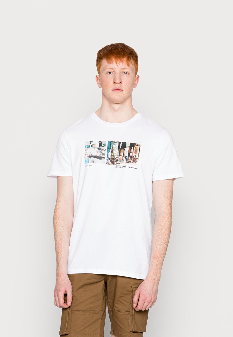 Herren T-Shirts basic | Jack & Jones JORSPLITS TEE CREW NECK T-Shirt print bright white/weiß - TN99539 Herren T-Shirts basic | Jack & Jones JORSPLITS TEE CREW NECK T-Shirt print bright white/weiß - TN99539