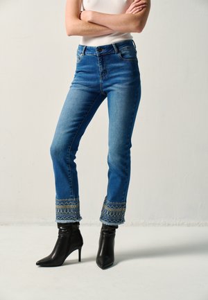Koroshi, JEANS REGULAR BORDADO - Vaqueros slim fit - blue