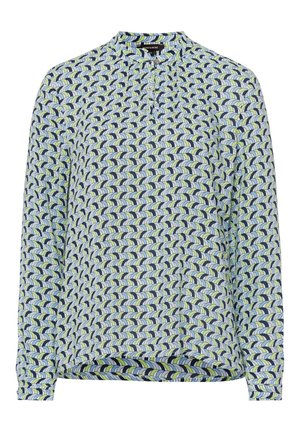 Blouse à manches longues dans un motif ondulé bleu, vert et blanc, présentant un col montant et des détails en boutons au niveau du cou. Tissu léger.