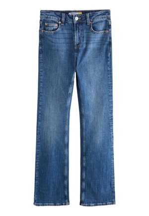 Mellemblå bootcut-jeans med frontknap og lynlås, femlomme-design og orange syninger.
