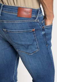 Pepe Jeans FINSBURY - Calças de ganga de corte skinny - denim