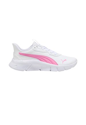 Scarpa sportiva bianca con striscia rosa e logo, suola spessa imbottita e design con lacci.
